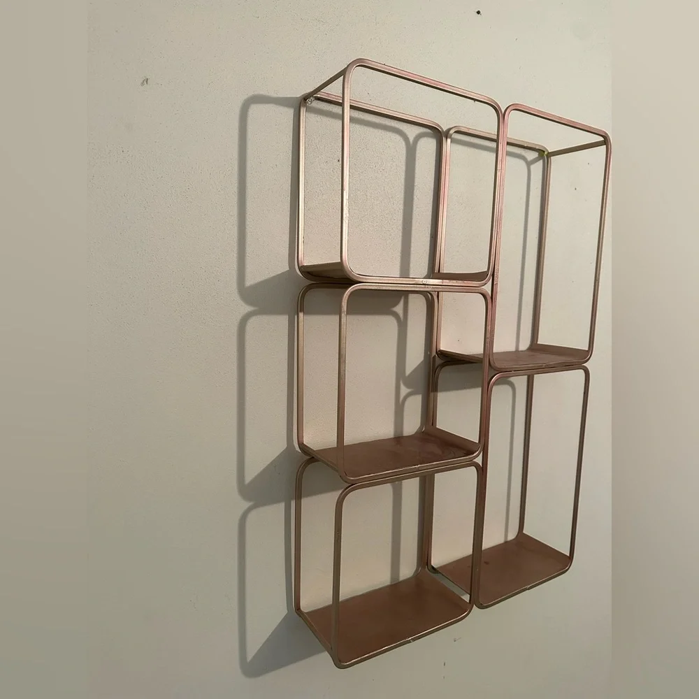 shelf - Picture 1 of 2
